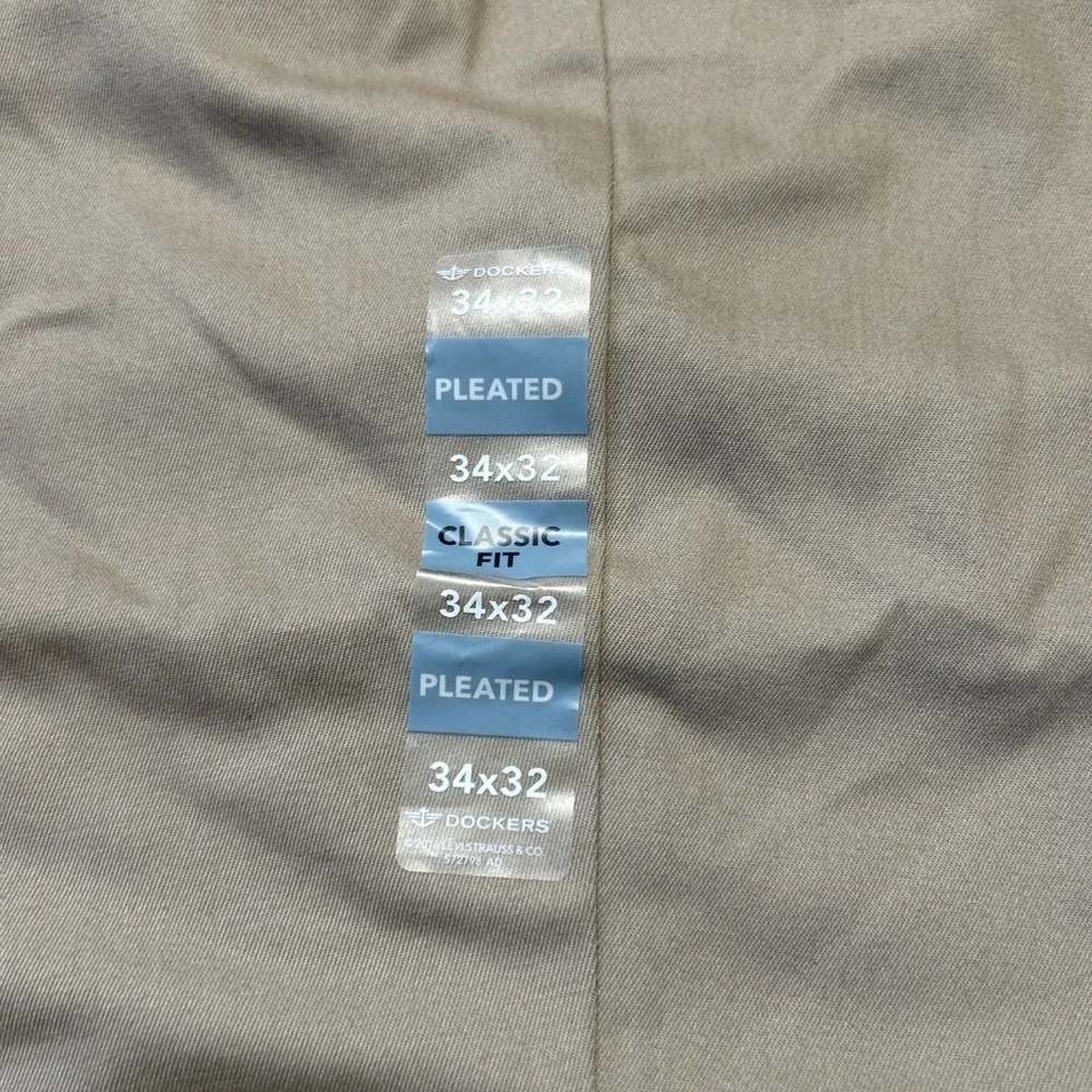 Dockers Men's Tan Signature Khakis